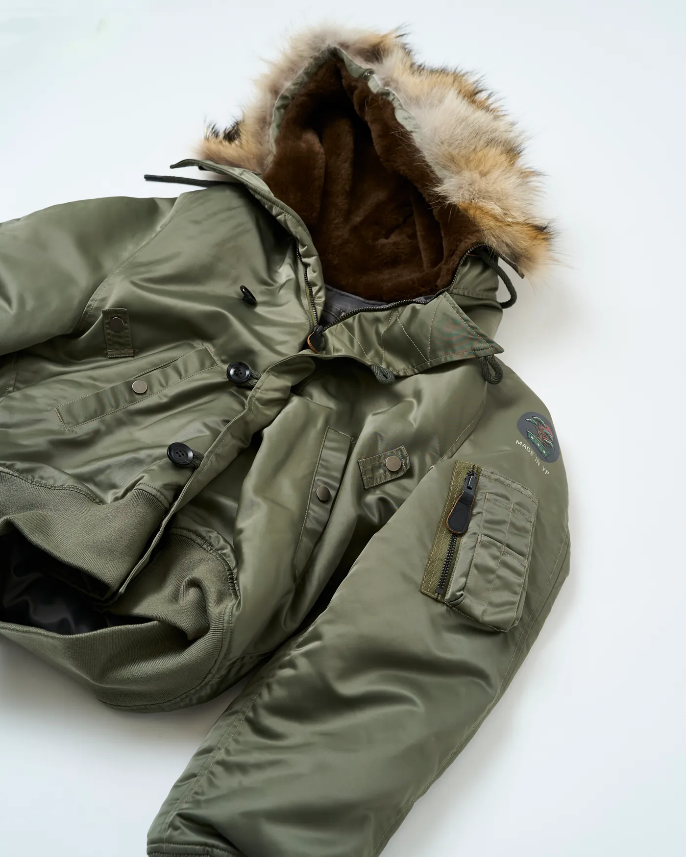 カーキのREAL FUR EDITION着用イメージ